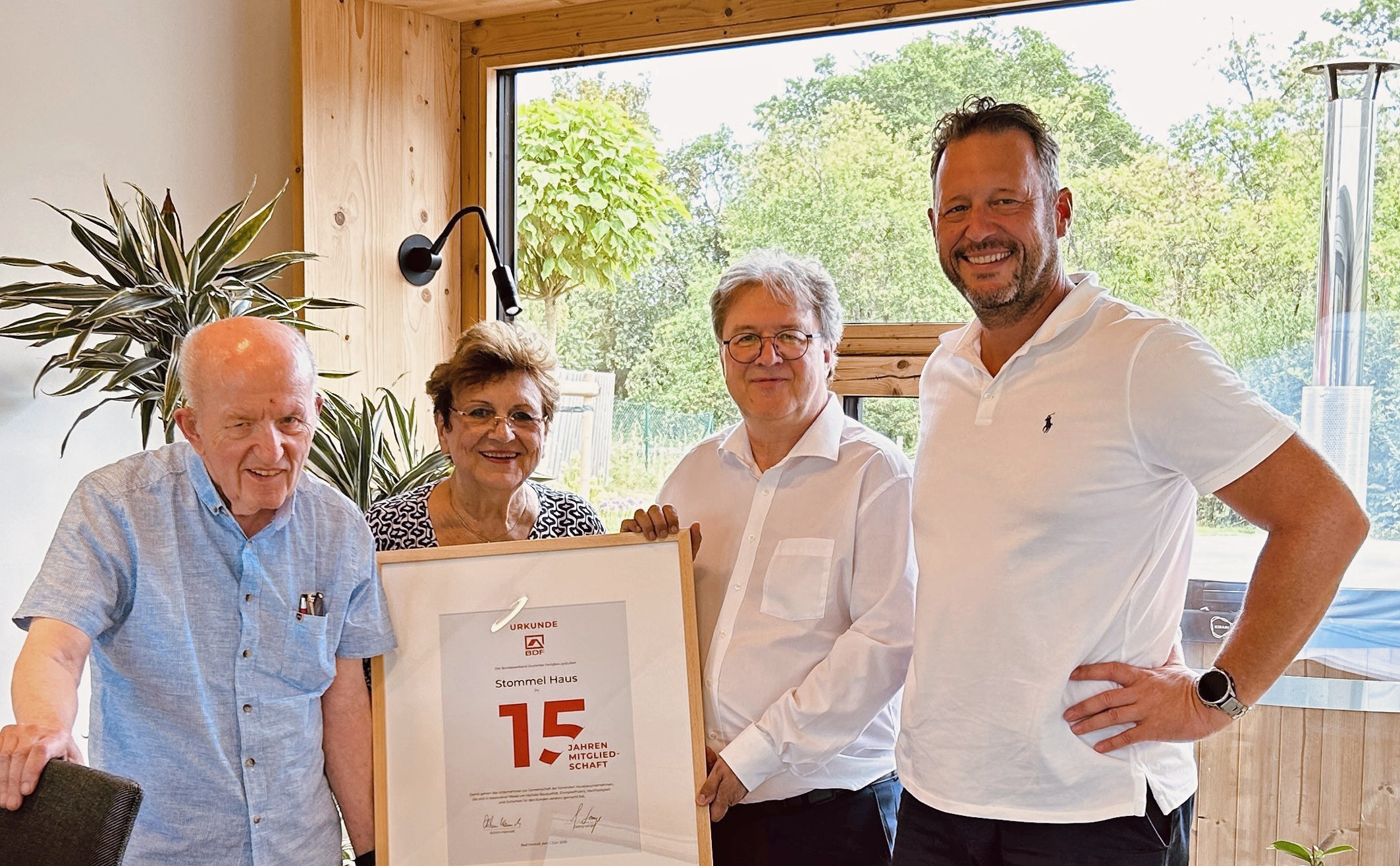 Stommel Haus erhält Urkunde für 15-jährige Verbandsmitgliedschaft